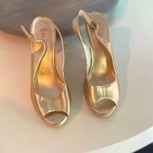 Lilly Pulitzer Size 7 1/2 Wedges Gold